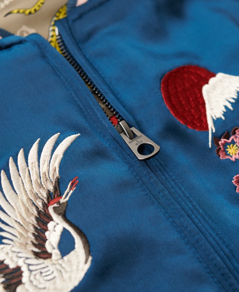geborduurd bomberjack van suikajan in de kleur blue bottle