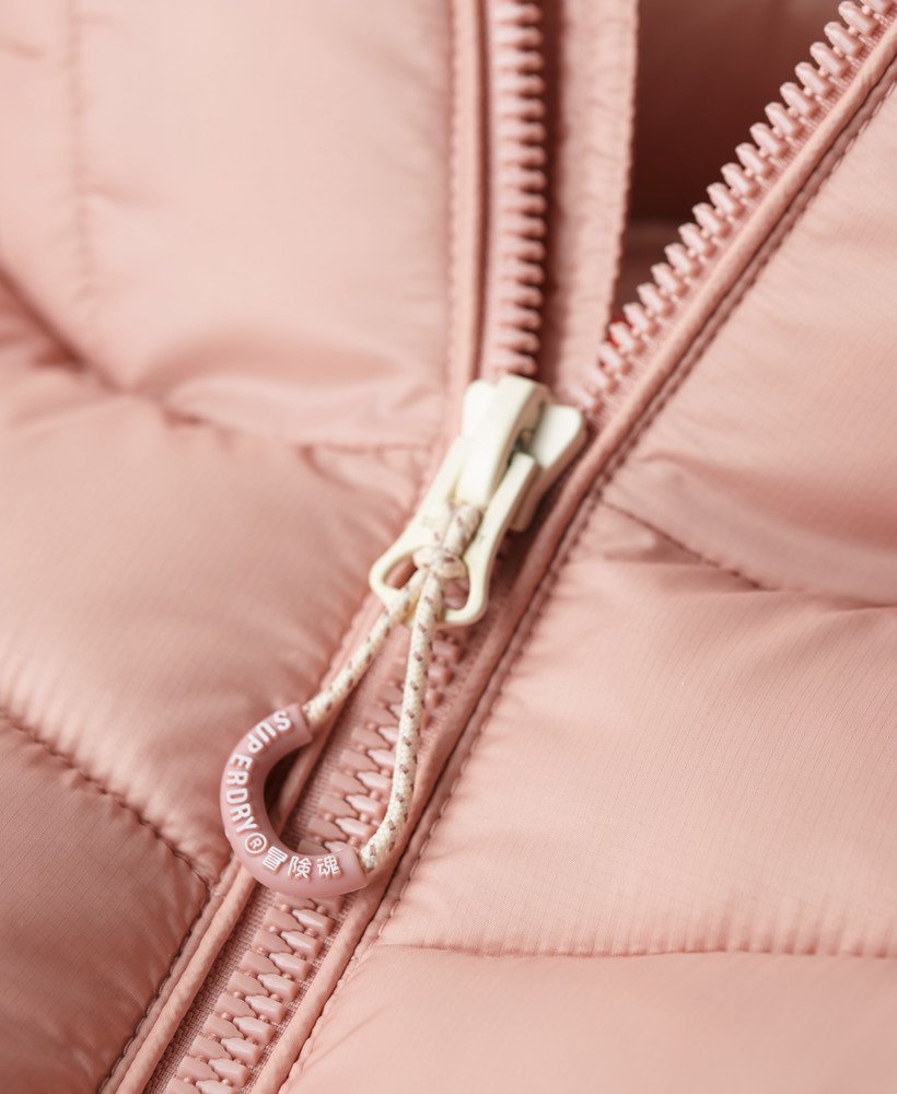 gewatteerde fuji-jas met capuchon in vintage blushroze.