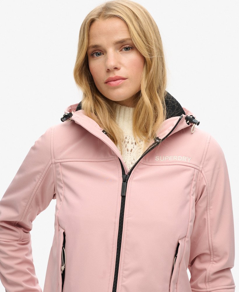 softshell trekkersjack met capuchon in vintage blushroze.
