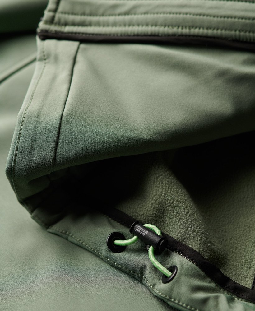 softshell trekkersjas met capuchon in laurel khaki