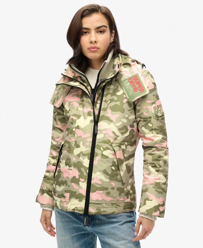 windjack met capuchon in zeegrasgroen met roze camouflageprint