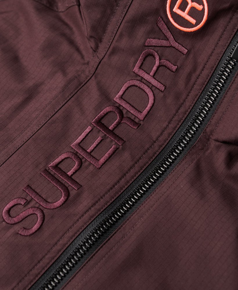 geborduurde windbreaker met capuchon in rokerig auberginepaars