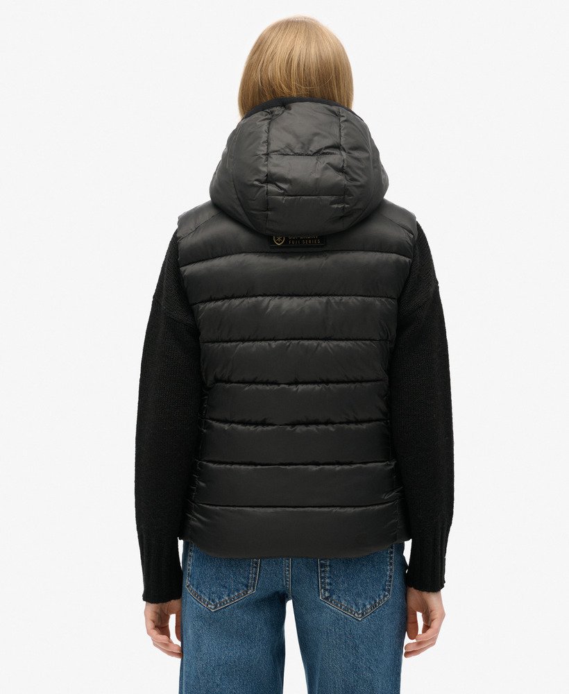 capuchonvest met fuji-quiltpatroon en vulling in zwart