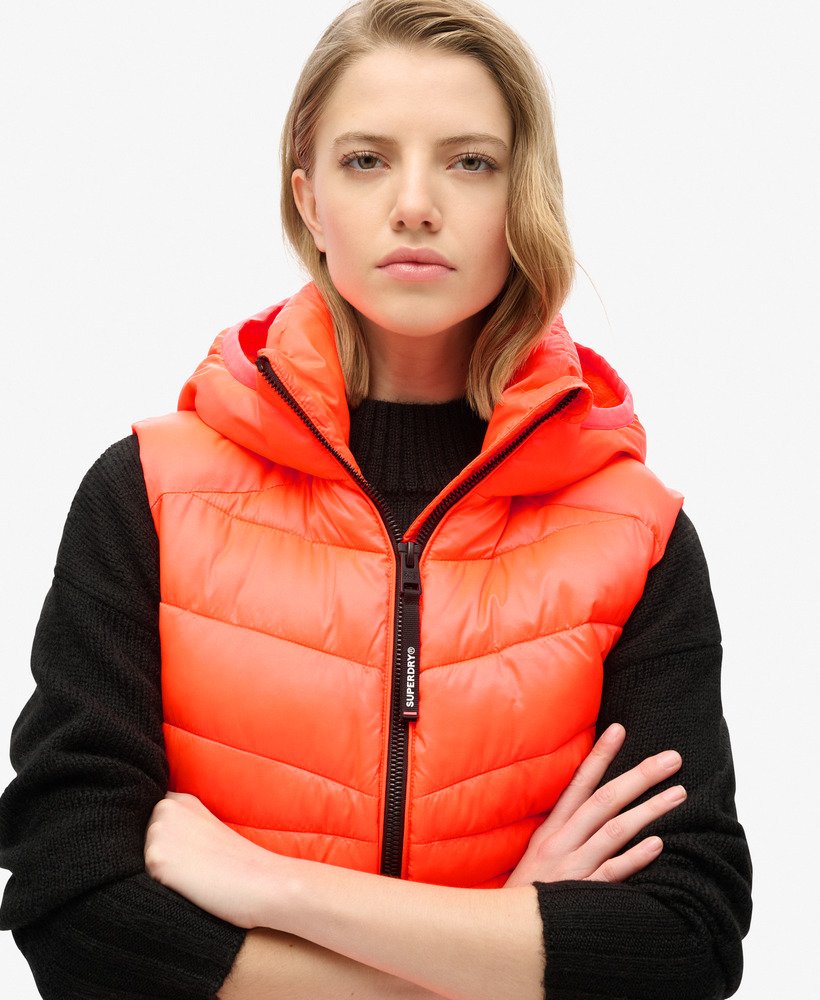 capuchonvest met fuji quilt-vulling in vulkanisch koraal