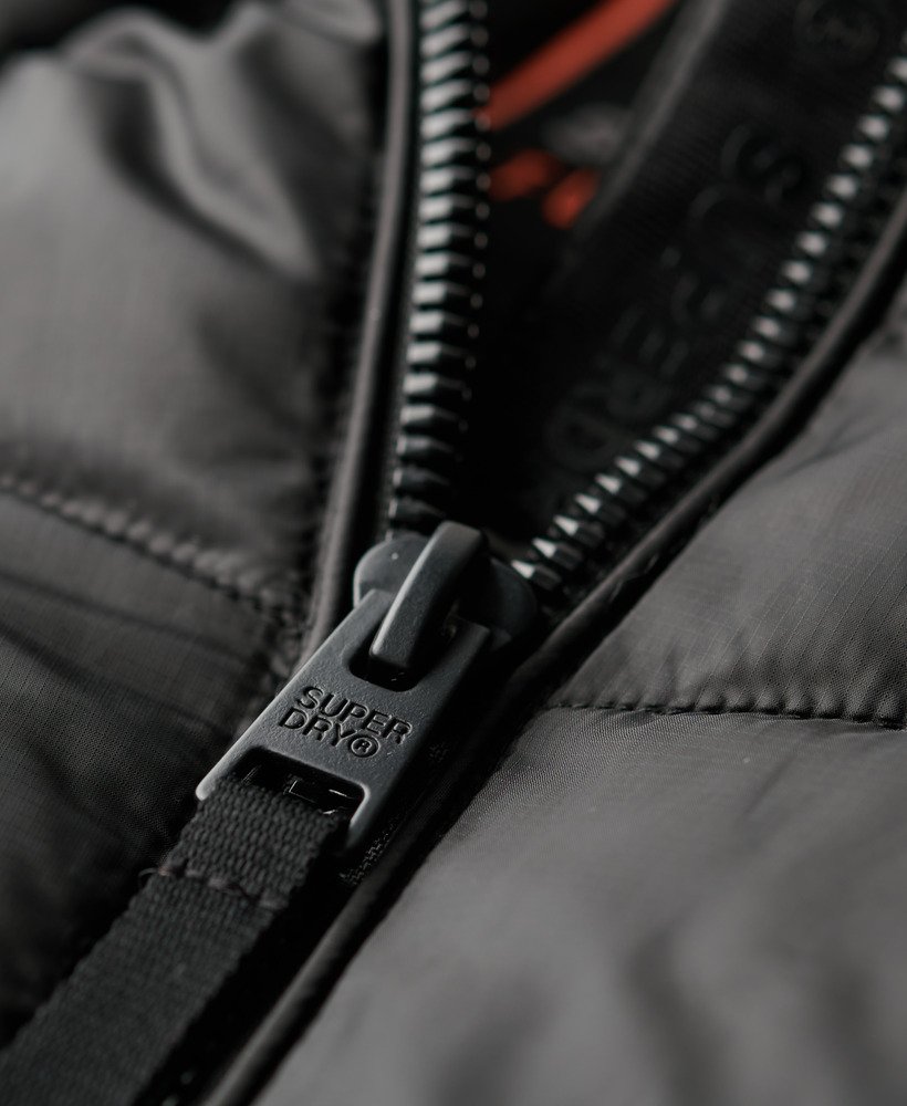 gewatteerde fuji mid-jas met capuchon in zwart