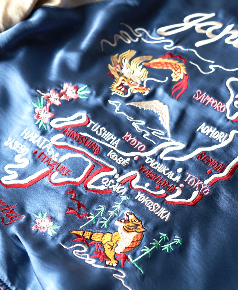 geborduurd sukajan bomberjack in wedgewood blue