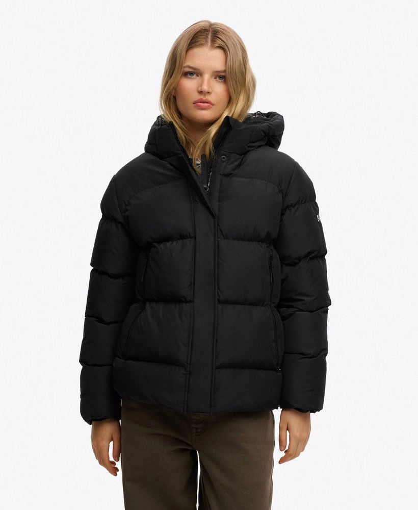 Sportieve pufferjas met capuchon, middellang model