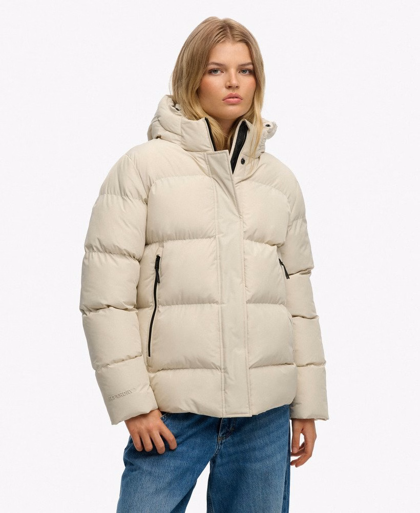 Sportieve pufferjas met capuchon, middellang model