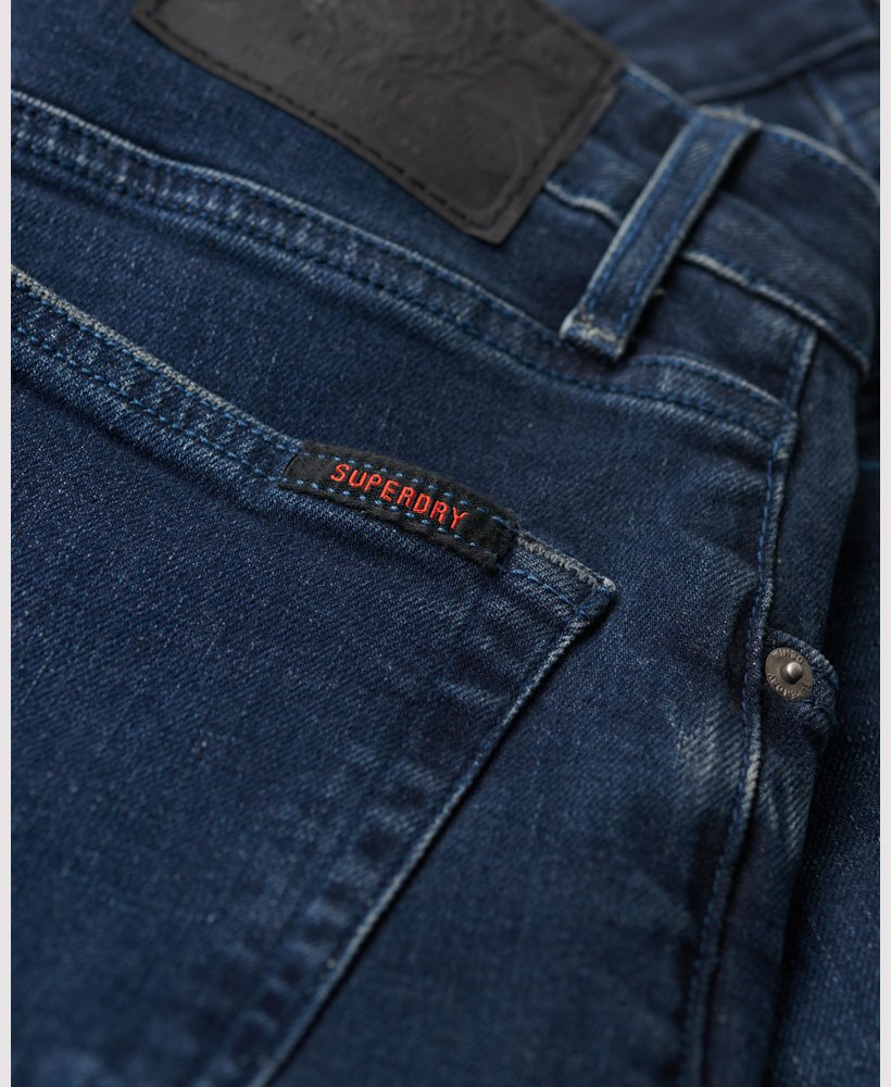 vintage slim fit jeans in vanderbilt ink gedragen.