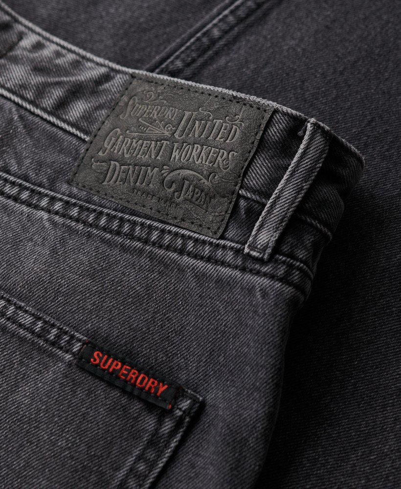 biologische katoenen timmermansjeans in wisconsin gewassen zwart.