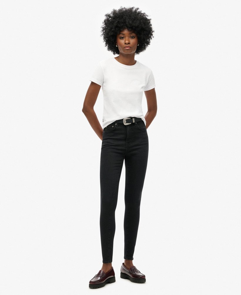 skinny jeans met hoge taille van biologisch katoen in een zwarte wassing.