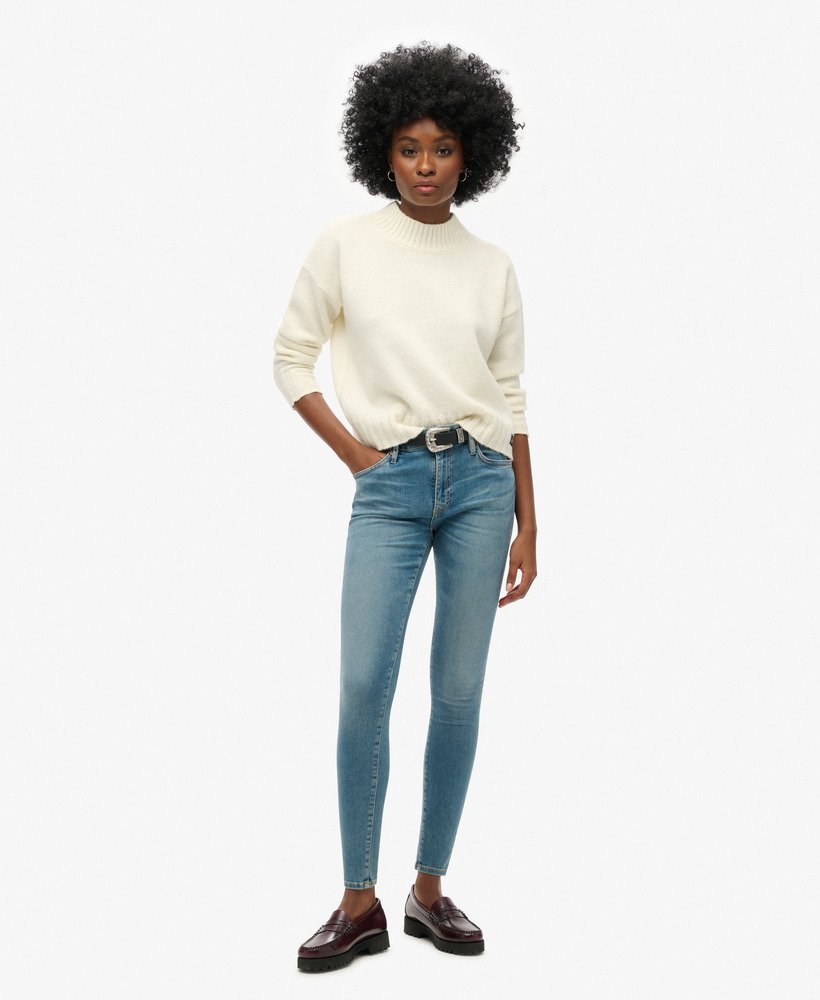 vintage skinny jeans met middelhoge taille van biologisch katoen in salem mid blue.