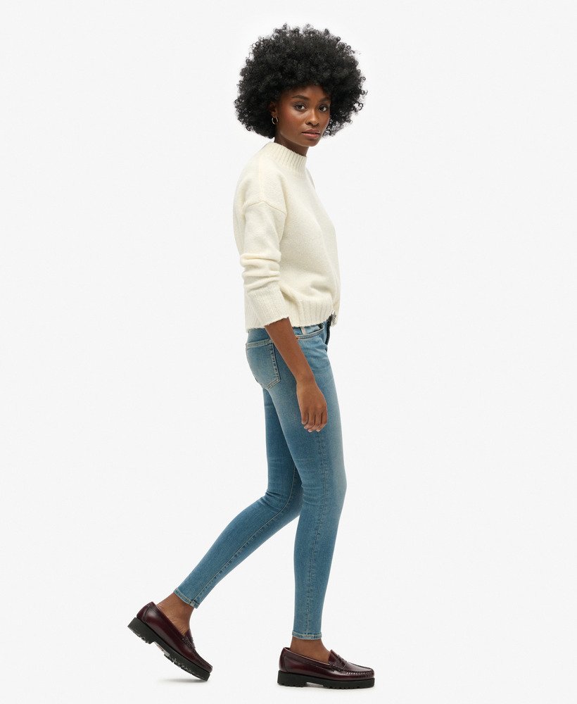 vintage skinny jeans met middelhoge taille van biologisch katoen in salem mid blue.