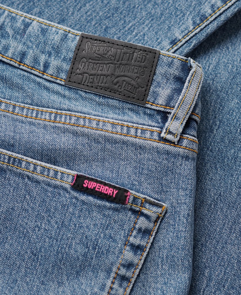 vintage mid-rise slim flare jeans in donker indigo verouderd.
