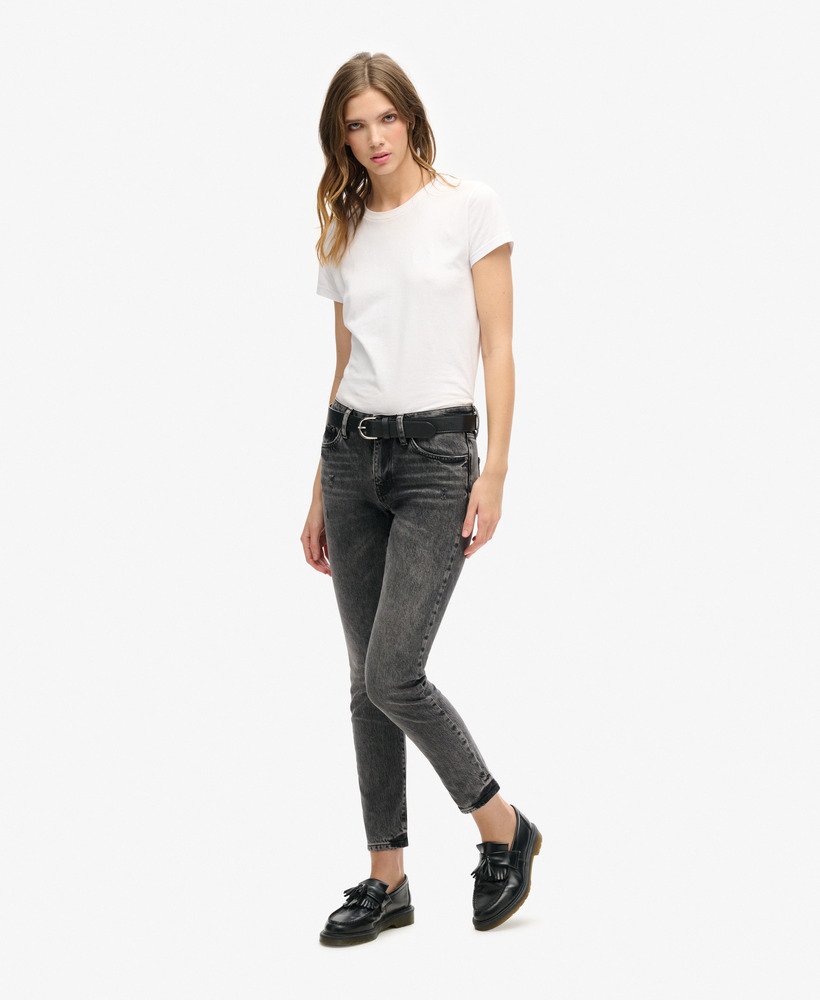 slim fit jeans met middelhoge taille van biologisch katoen in echo black.