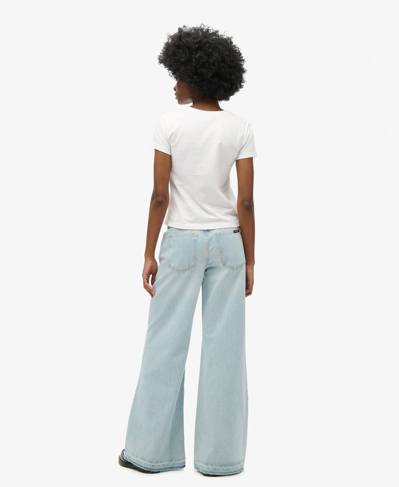 jeans met rafelige zoom en wijde pijpen in phoenix lichtblauw.