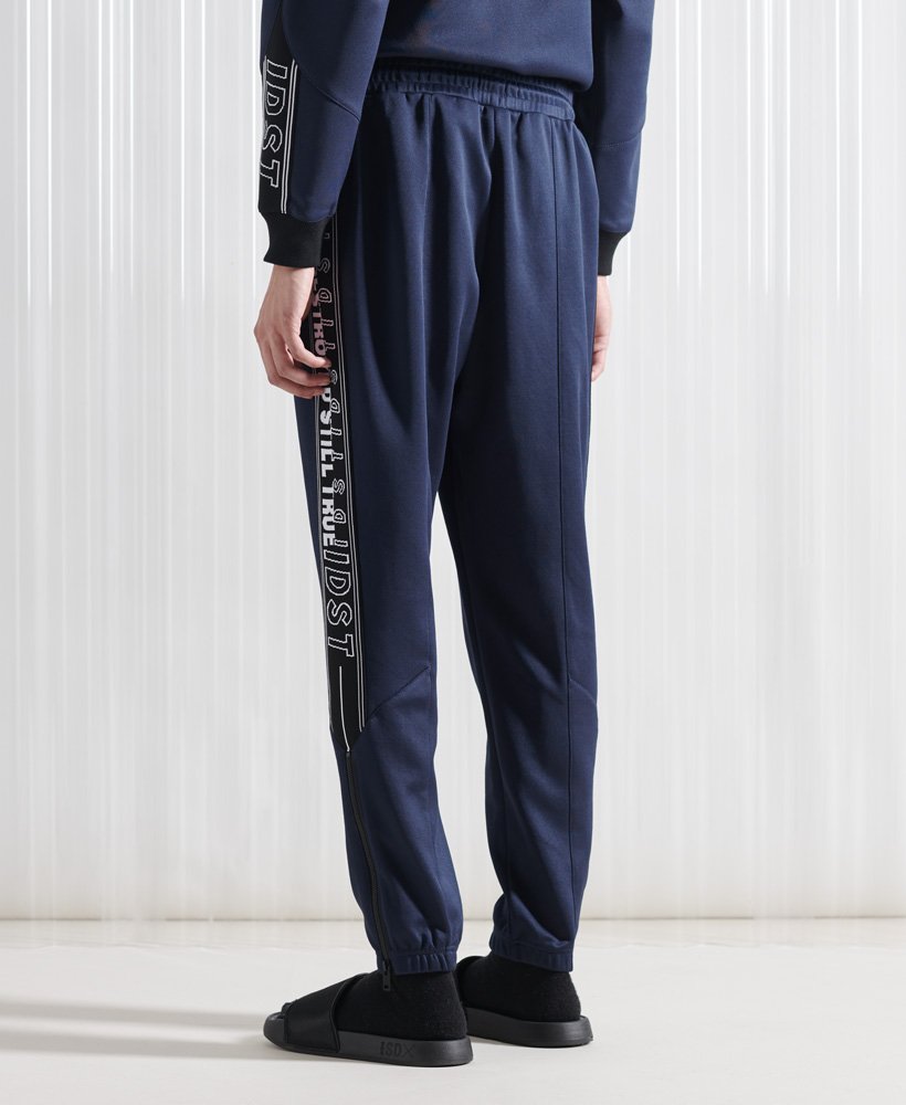 limited edition sdx unisex peep track jogger in marineblauw