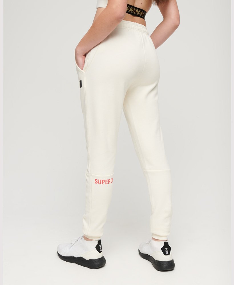 code tech slim joggers in rijstwit