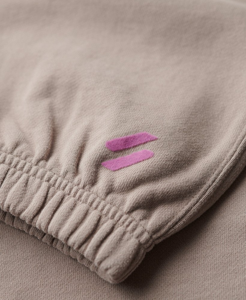 sportieve boyfriend joggingbroek in diepbeige met een grove structuur.