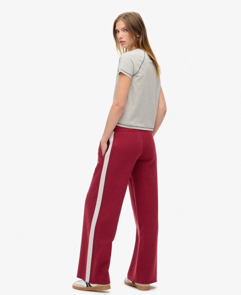 essential logo rechte joggingbroek in rijk bordeauxrood