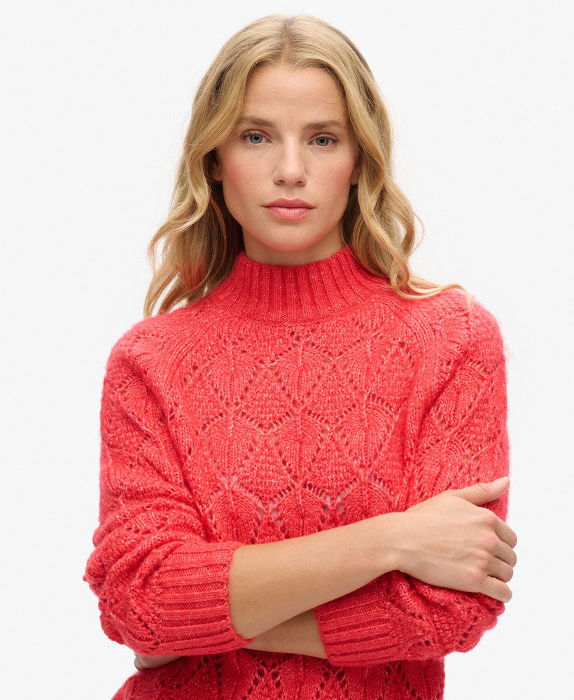 gebreide trui met pointelle-patroon in verkoolde oranje kleur.