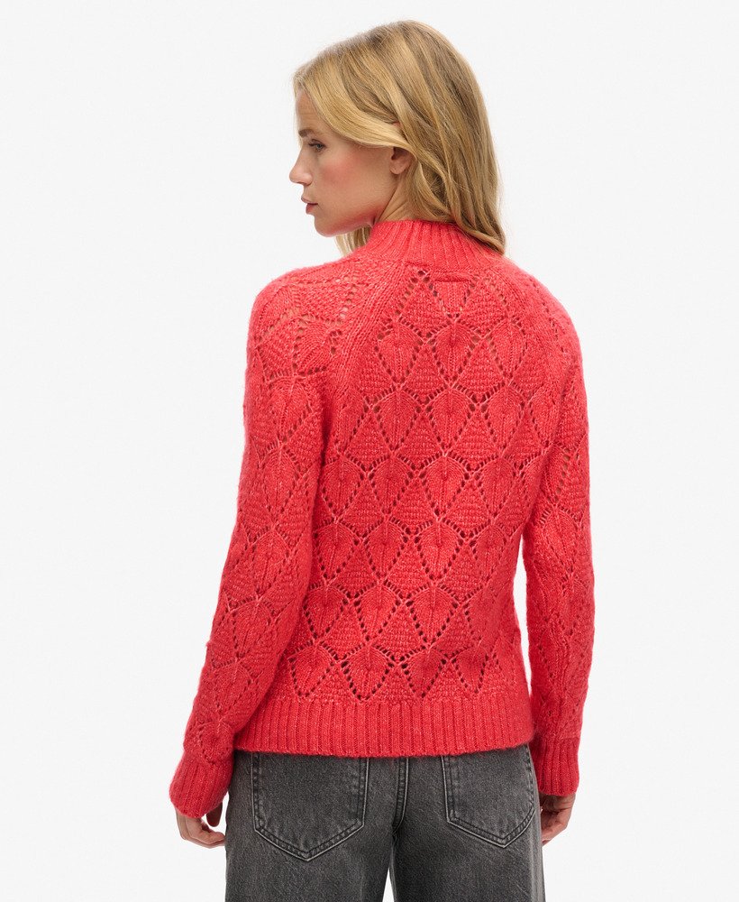 gebreide trui met pointelle-patroon in verkoolde oranje kleur.