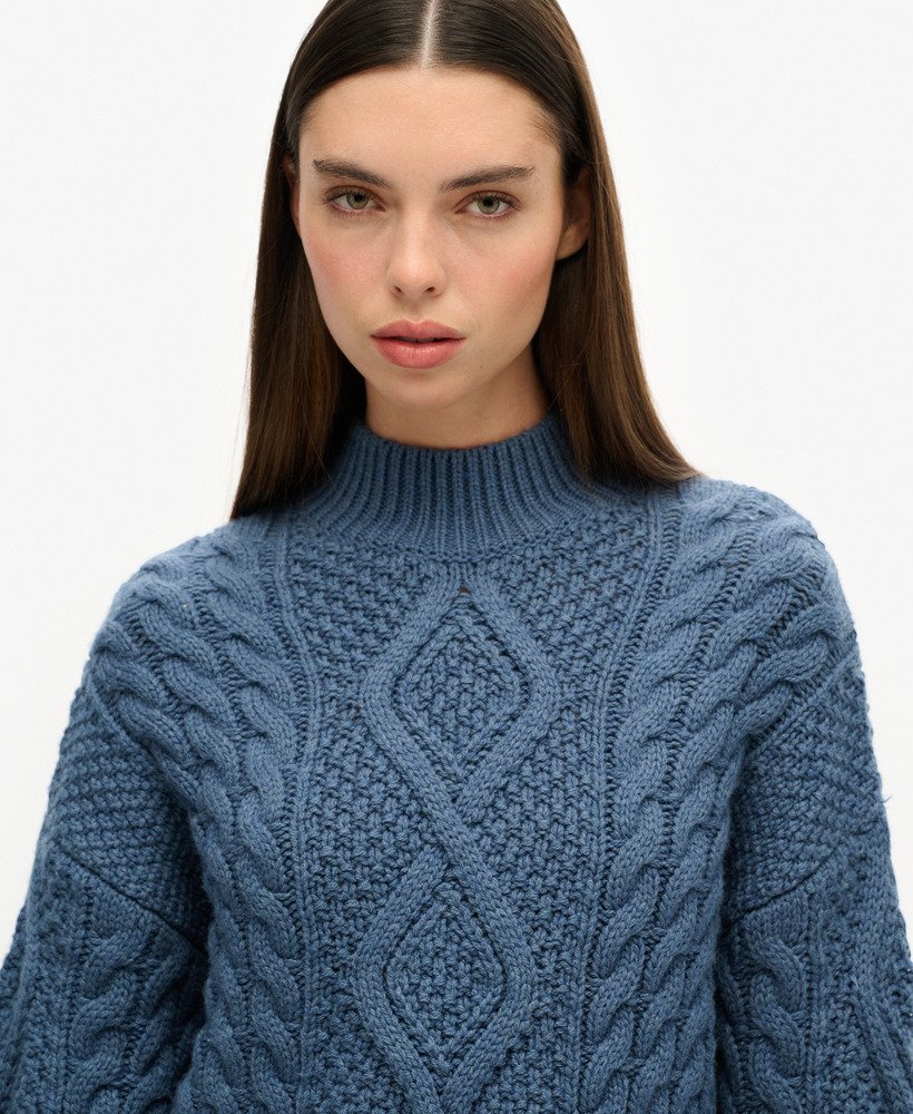 aran kabelgebreide polotrui in vintage denimblauw