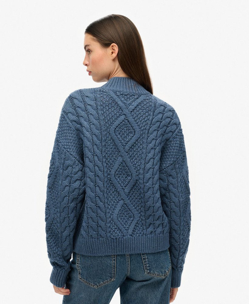 aran kabelgebreide polotrui in vintage denimblauw