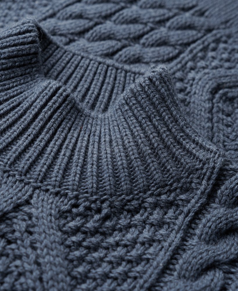 aran kabelgebreide polotrui in vintage denimblauw