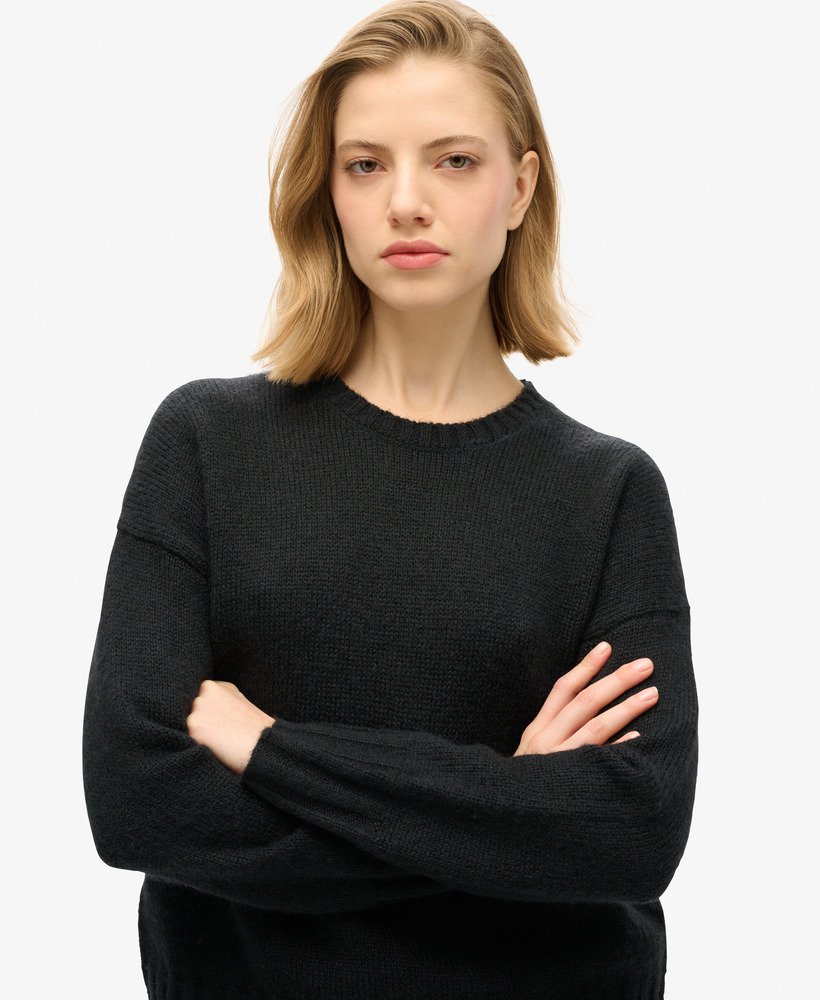 essentiële trui met ronde hals in de kleur trueest navy.
