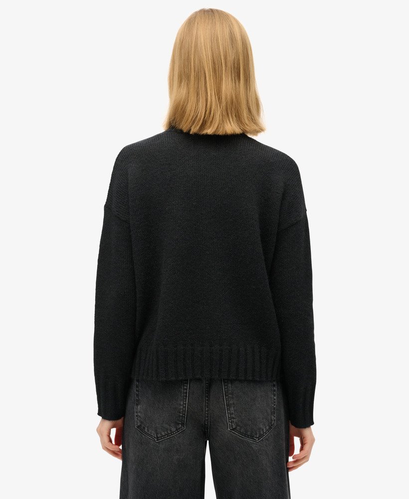 essentiële trui met ronde hals in de kleur trueest navy.