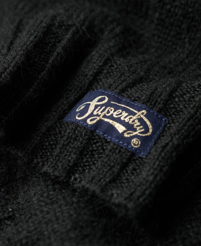 essentiële trui met ronde hals in de kleur trueest navy.