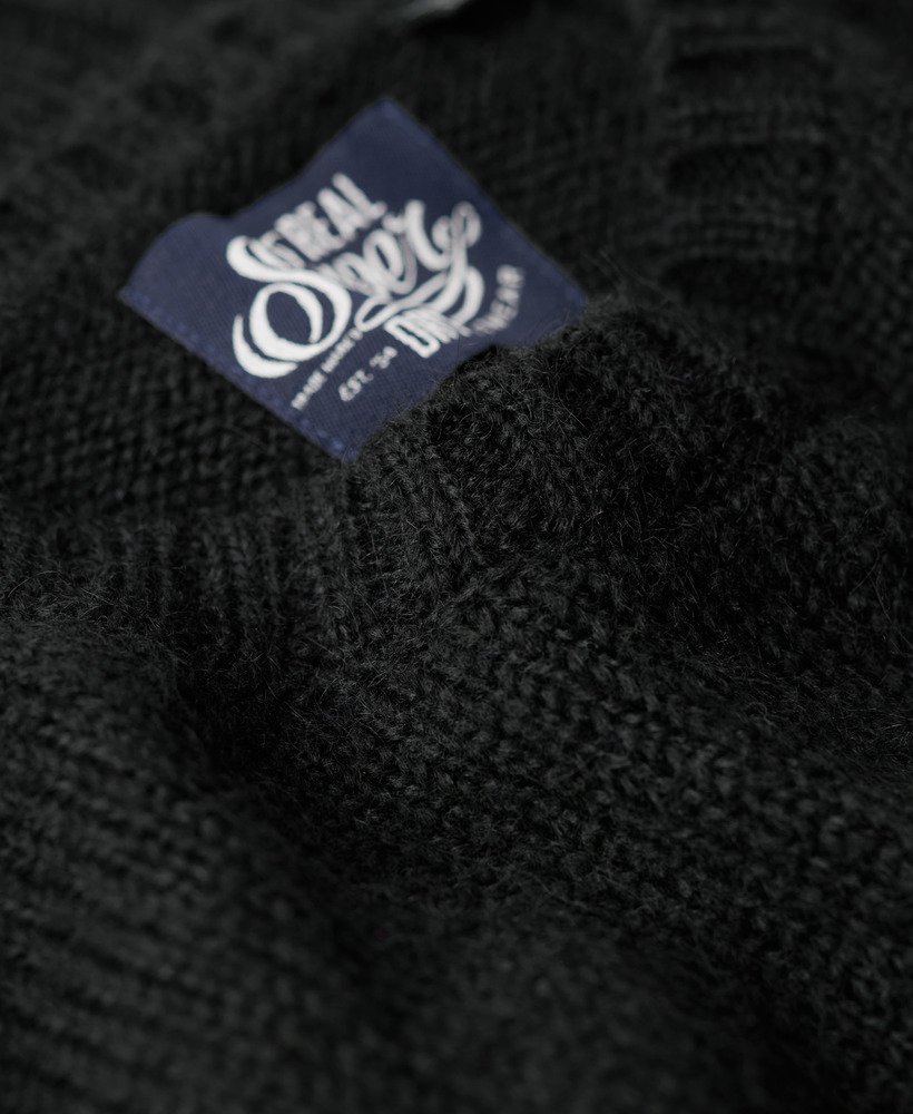 essentiële trui met ronde hals in de kleur trueest navy.