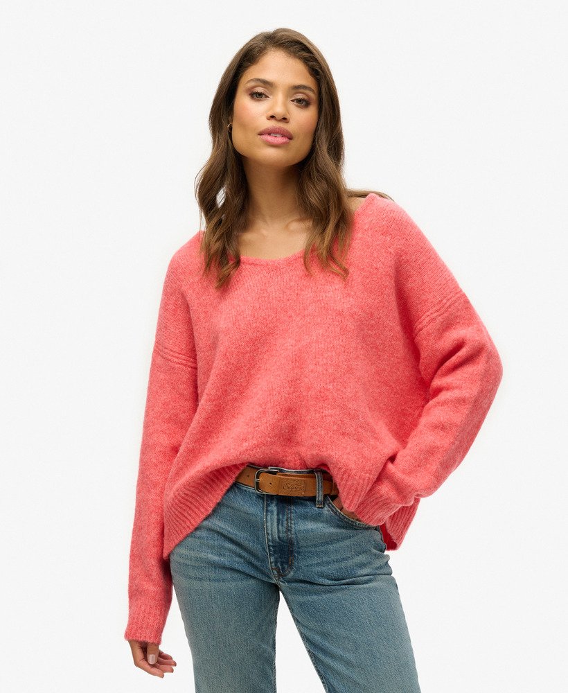 oversized v-hals trui in koraalrood met twist