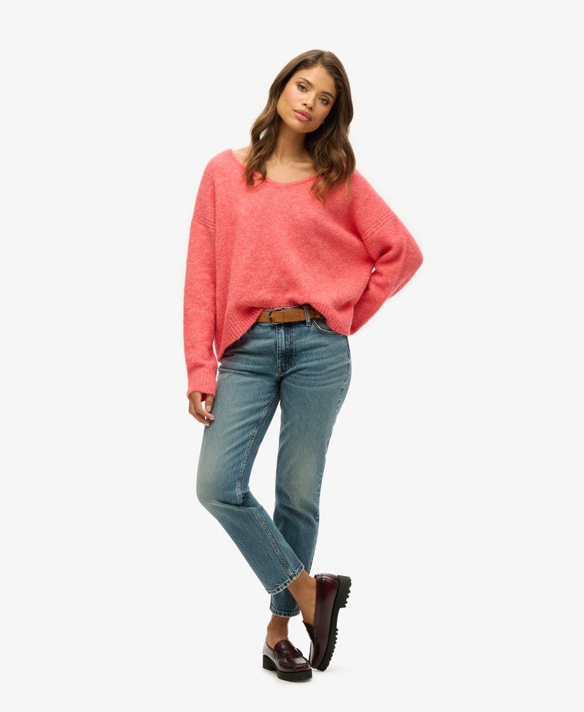 oversized v-hals trui in koraalrood met twist