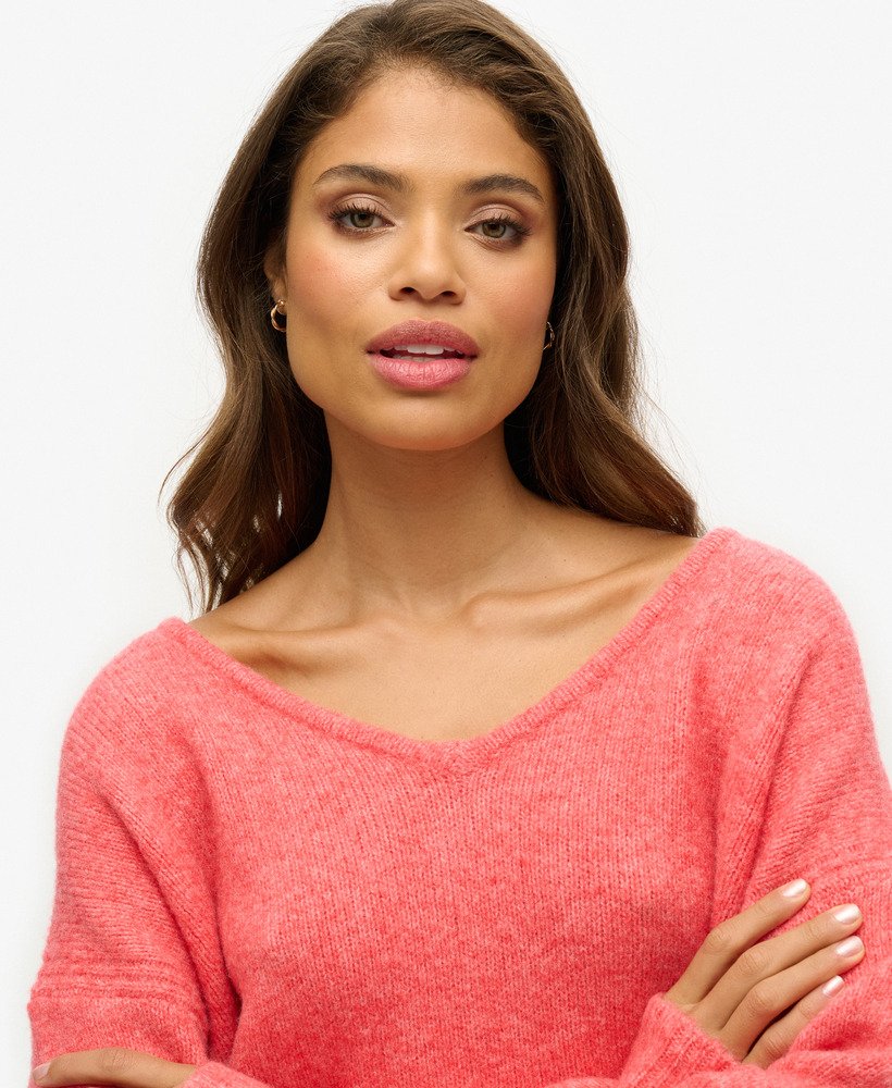 oversized v-hals trui in koraalrood met twist