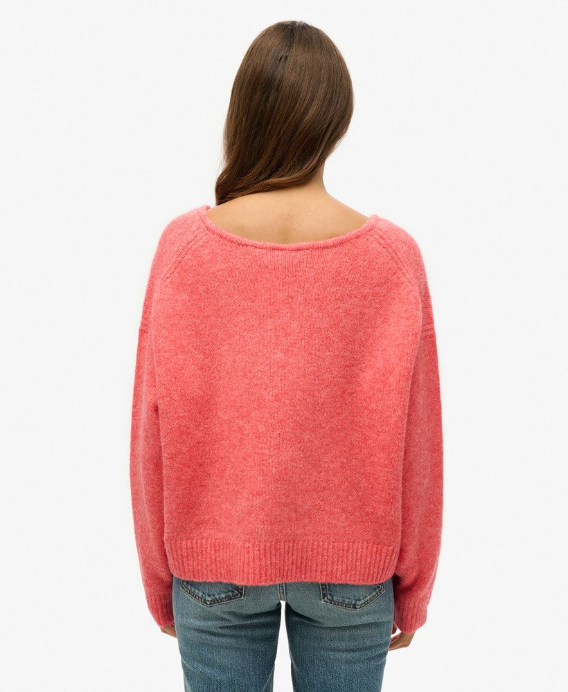 oversized v-hals trui in koraalrood met twist