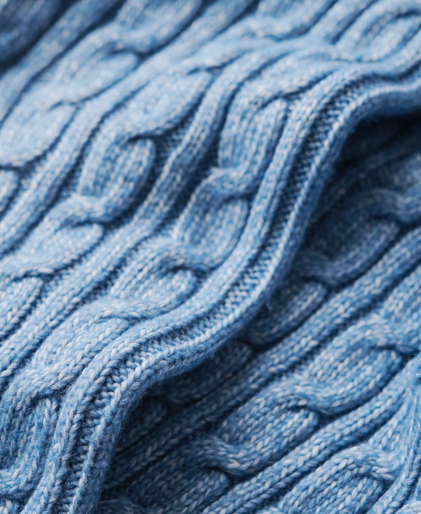 nauwsluitende kabeltrui met ronde hals in wedgewood blue