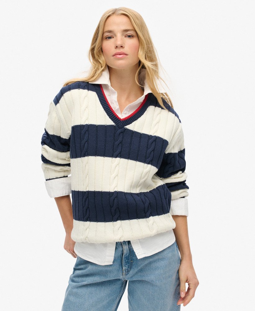 oversized kabeltrui met v-hals en strepen in een diepblauwe kleur.