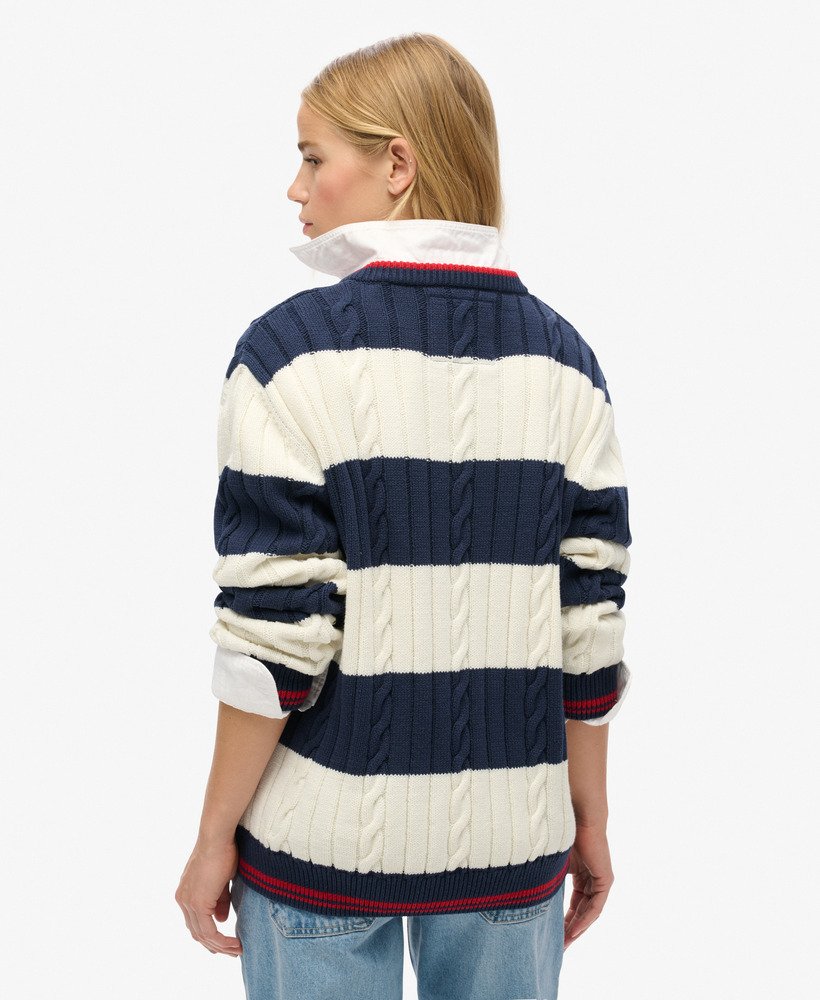 oversized kabeltrui met v-hals en strepen in een diepblauwe kleur.