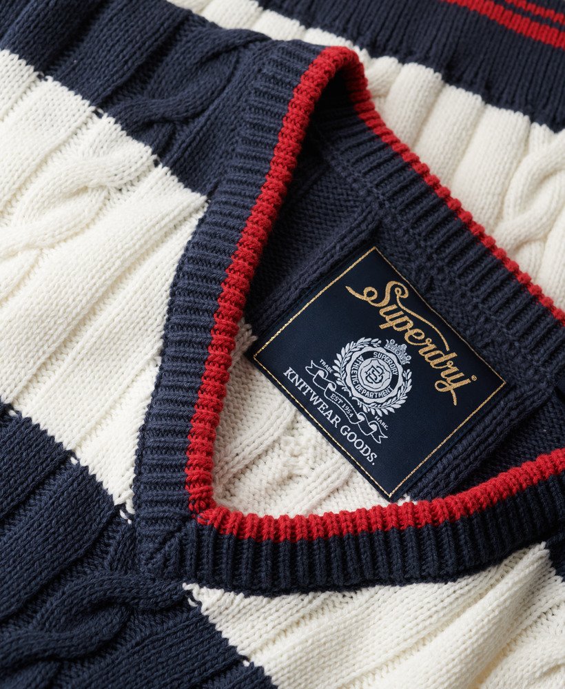 oversized kabeltrui met v-hals en strepen in een diepblauwe kleur.