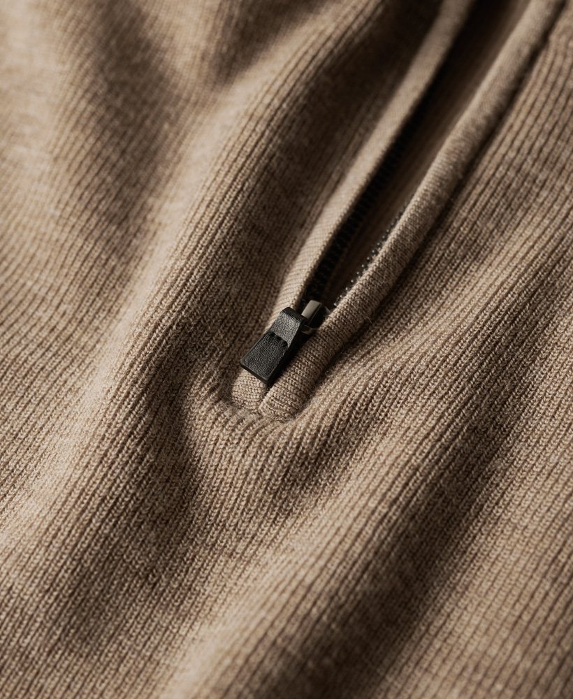merino trui met halve rits in camelkleurige gemêleerde stof.