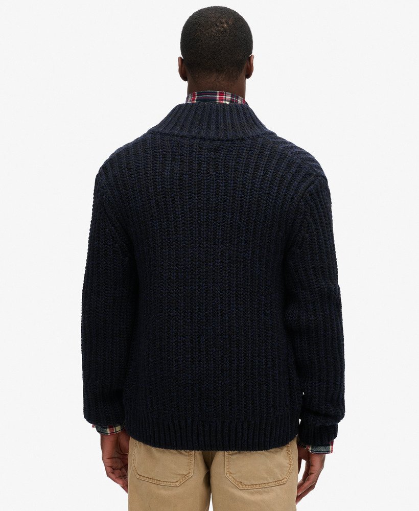 grof gebreid vest met ritssluiting in marineblauw en zwart met een twist.