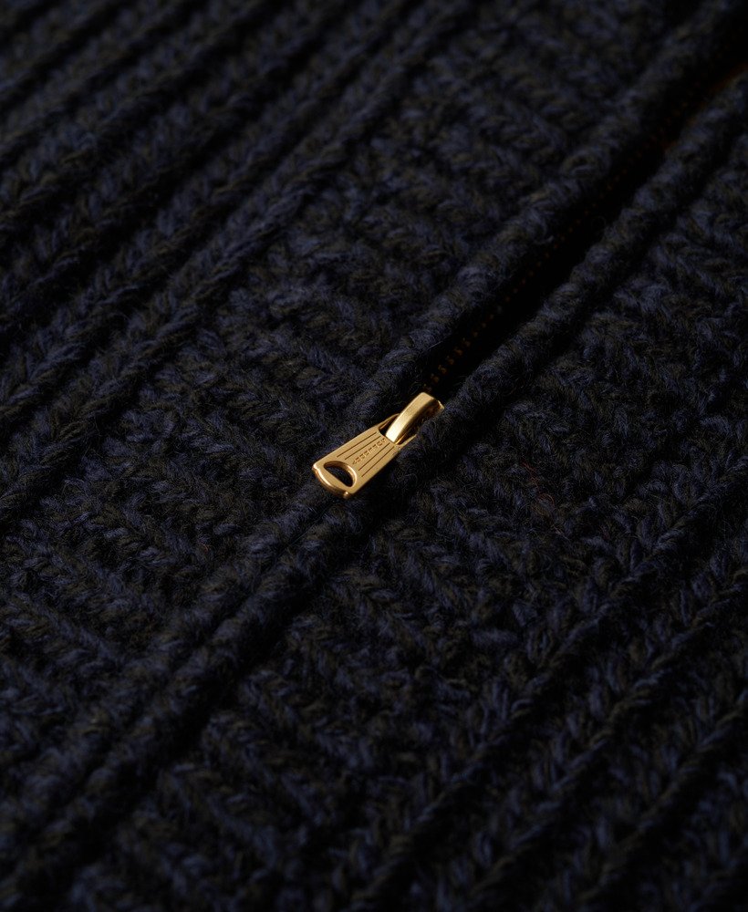grof gebreid vest met ritssluiting in marineblauw en zwart met een twist.