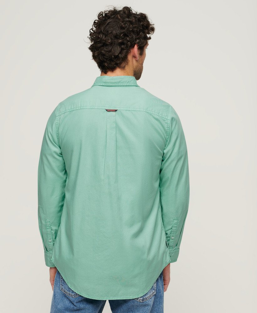 overgeverfd biologisch katoenen shirt met lange mouwen in fluorescerend turquoise.
