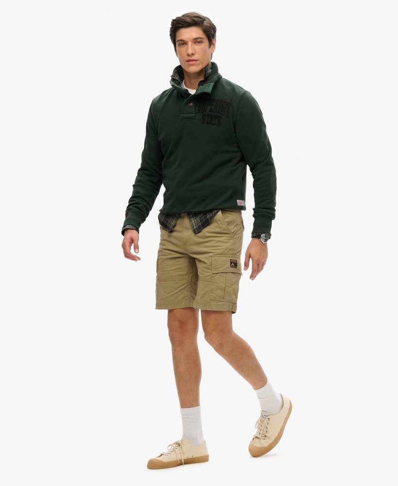biologische katoenen cargo shorts in beige geschikt voor een jurk.