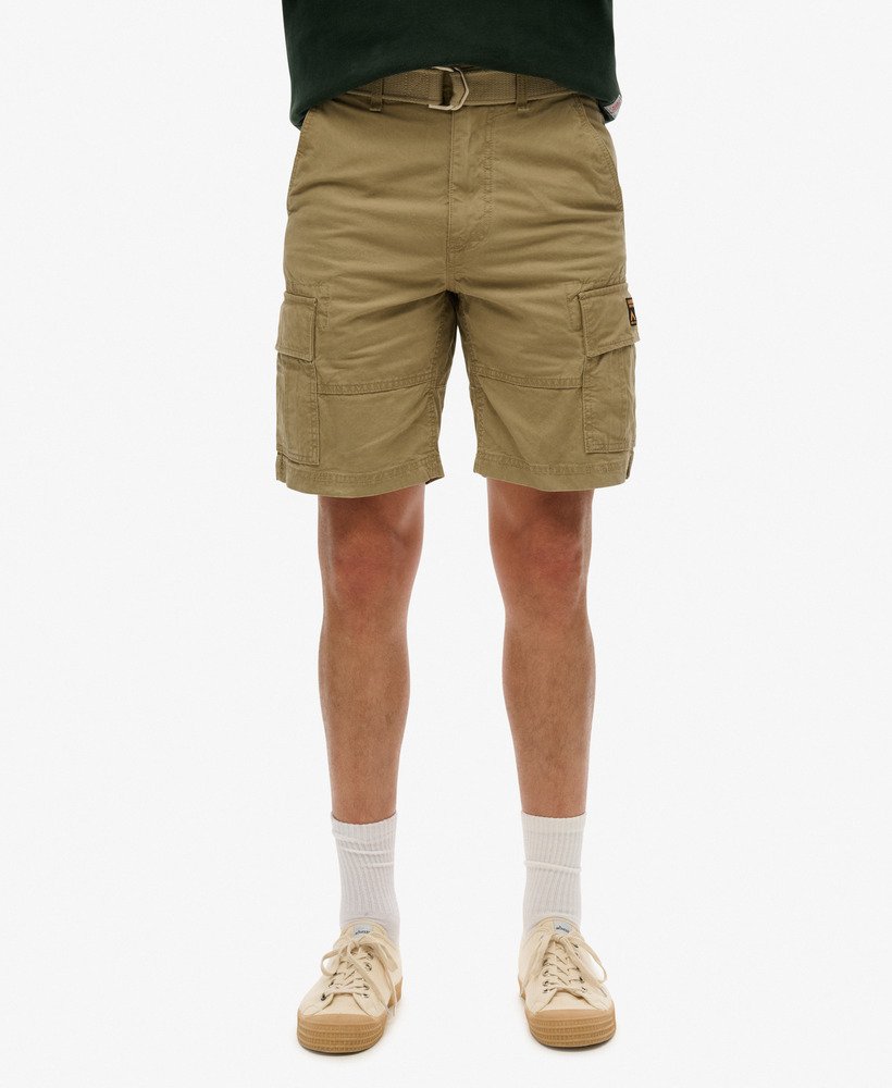 biologische katoenen cargo shorts in beige geschikt voor een jurk.