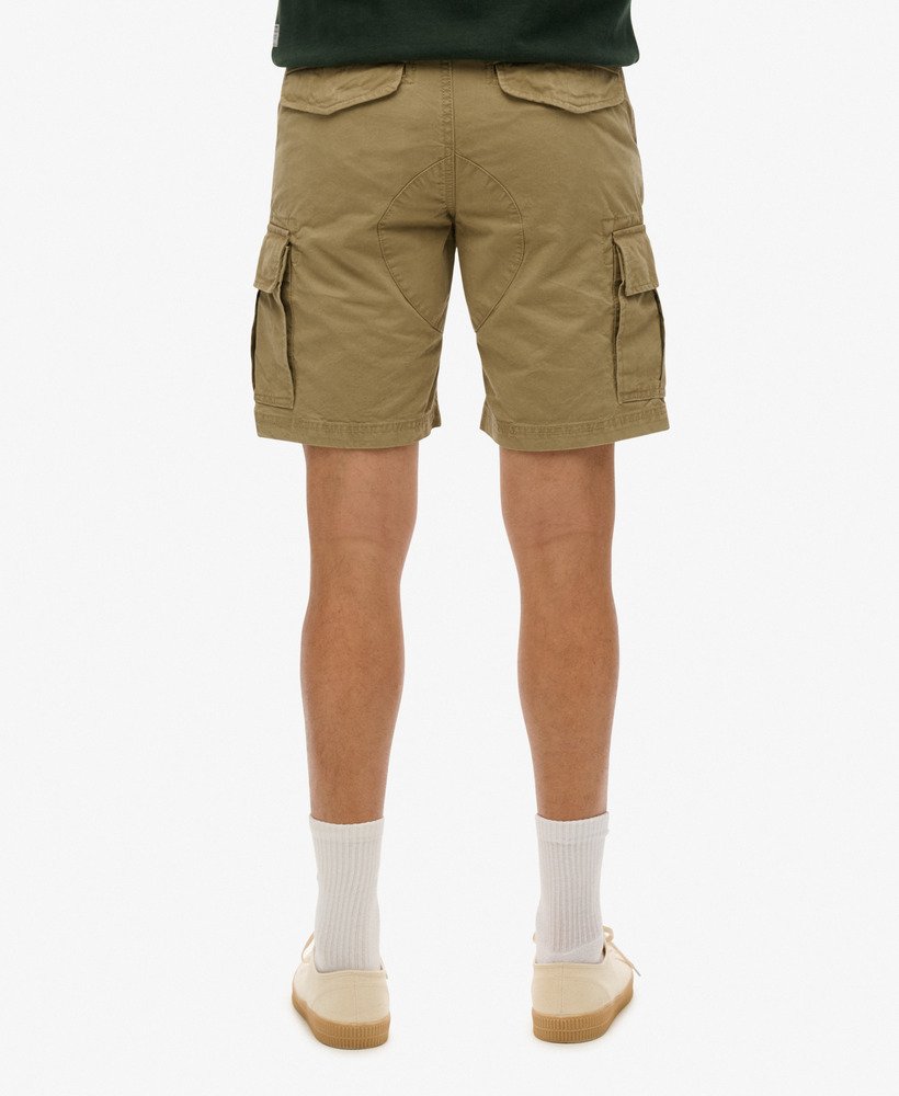 biologische katoenen cargo shorts in beige geschikt voor een jurk.