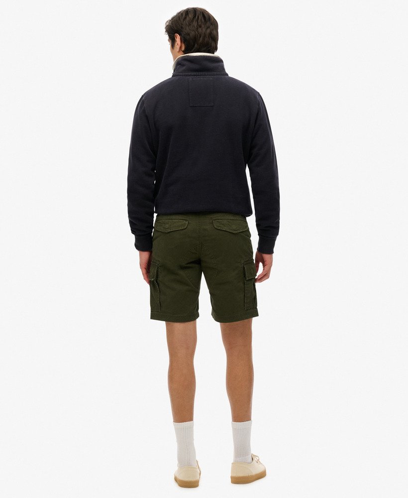 biologische katoenen cargoshorts in olijfgroene kleur afkomstig uit overtollige voorraad.