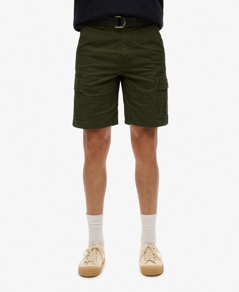 biologische katoenen cargoshorts in olijfgroene kleur afkomstig uit overtollige voorraad.